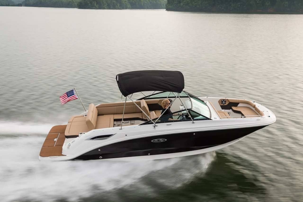 Deck boat: Sea Ray SDX 250