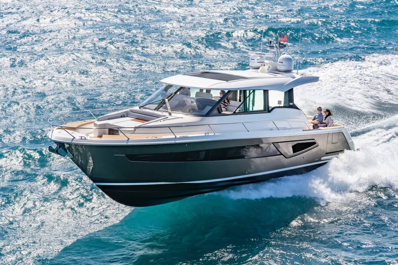 Tiara EX54 exterior