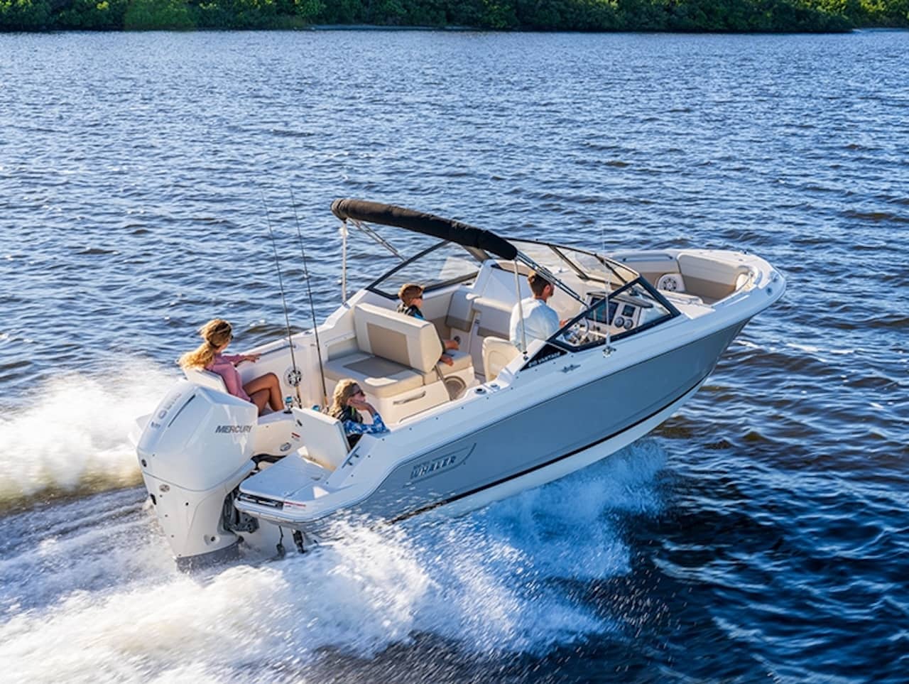 Great seating, the capacity to both fish and play, and solid performance makes the 210 Vantage a popular model.