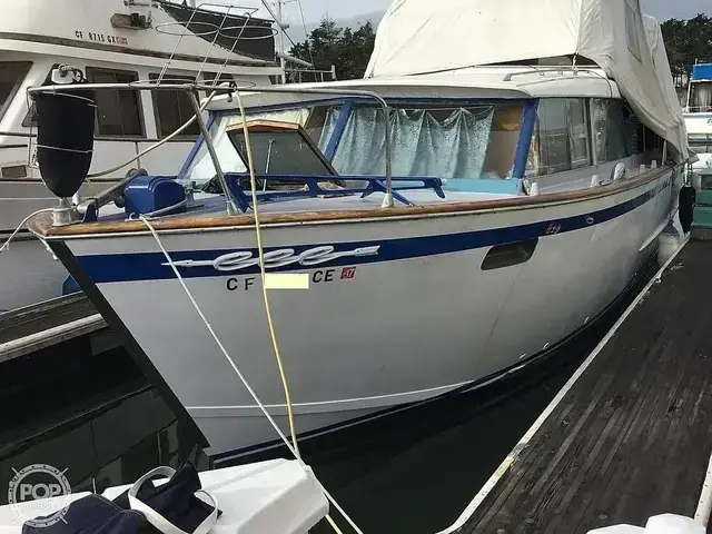 Chris-Craft Cavalier 35 Double Cabin