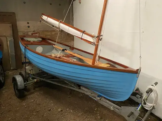 Custom Boats GRP clinker sailing dinghy