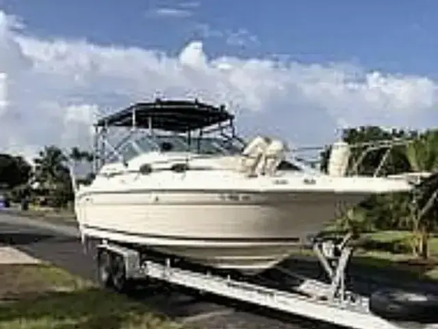 Sea Ray 250 Express Cruiser