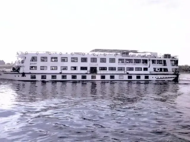 Custom Boats Floating Hotel / River Boat