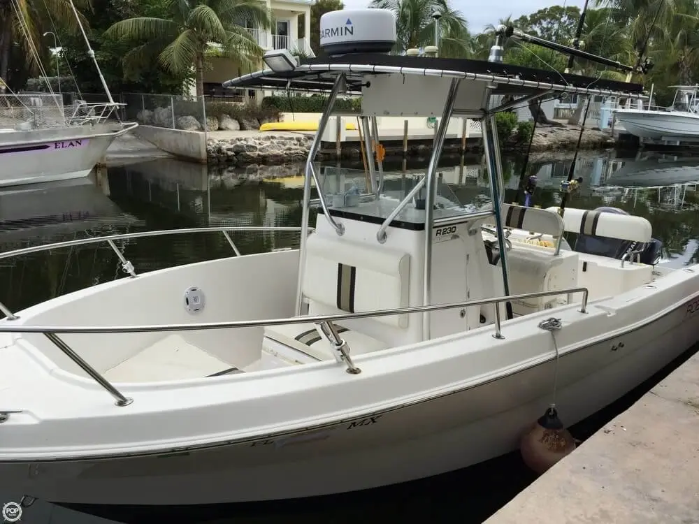 Robalo R230