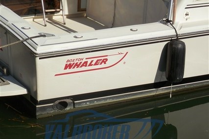 Boston Whaler 31 Express