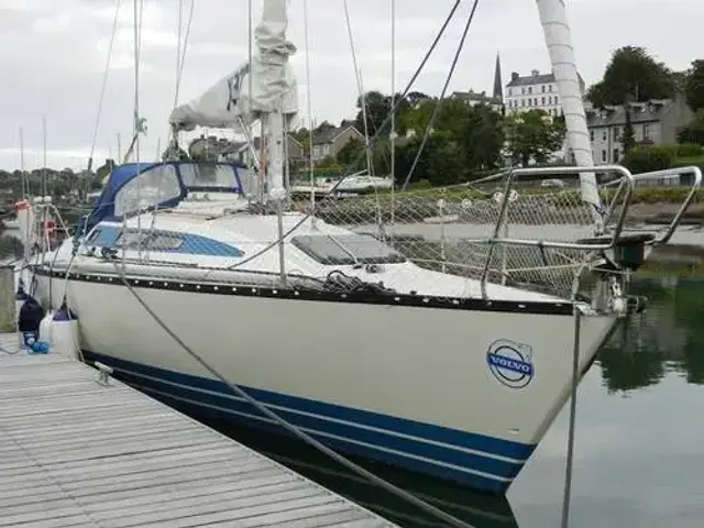 X Yachts 372