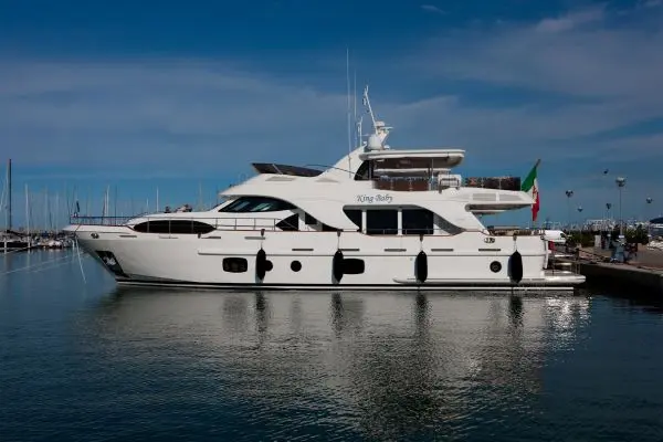 Benetti Legend 85