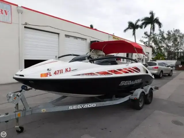 Sea-Doo Speedster wake 200