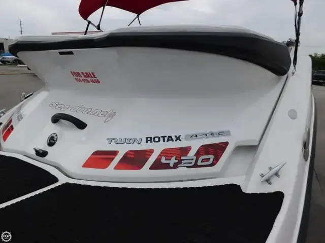 Sea-Doo Speedster wake 200