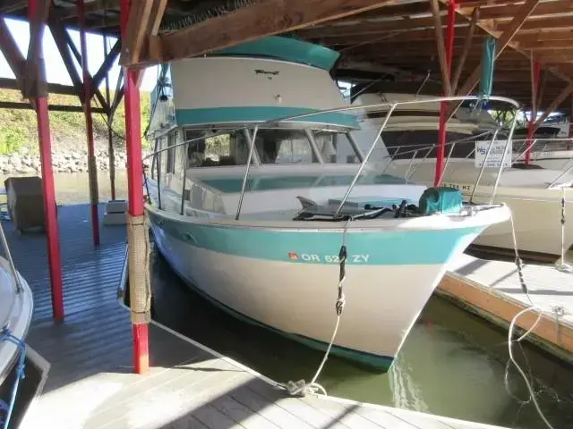 Tollycraft 34 Flybridge Sedan