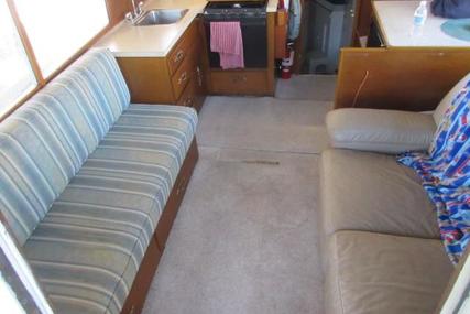 Tollycraft 34 Flybridge Sedan