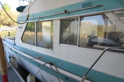 Tollycraft 34 Flybridge Sedan