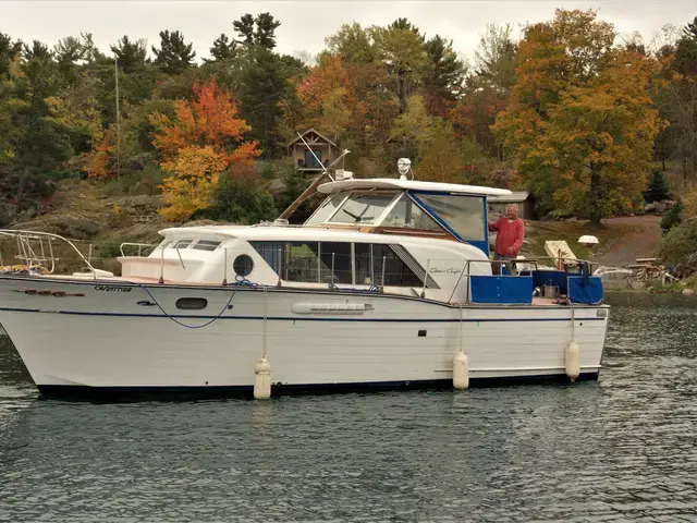 Chris-Craft Constellation 37