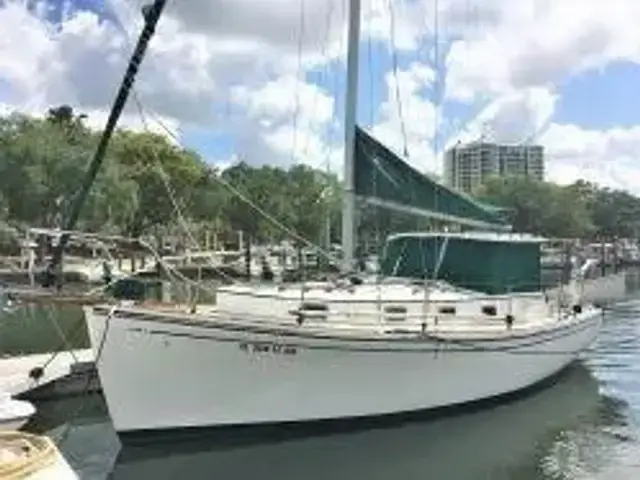 Cape Dory 300 Motorsailer