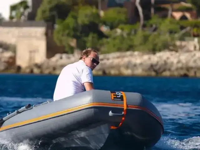 Foldable RIB 330