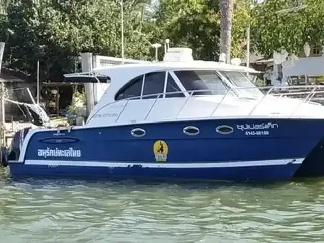 Glacier Bay 3480 Power Catamaran