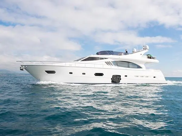 Azimut 750