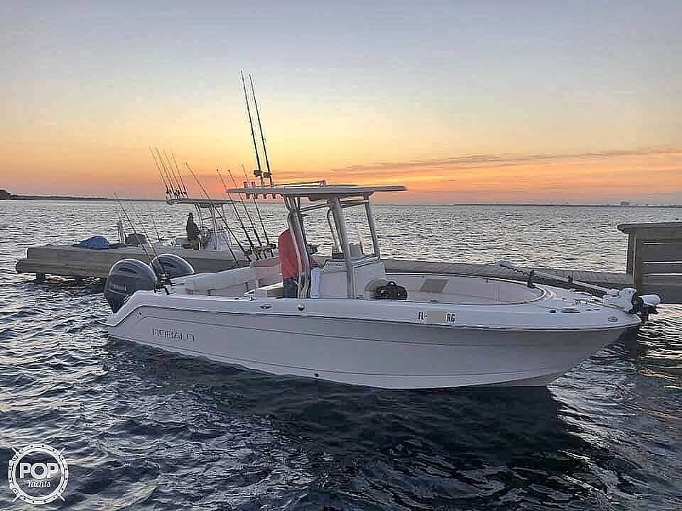 Robalo R242