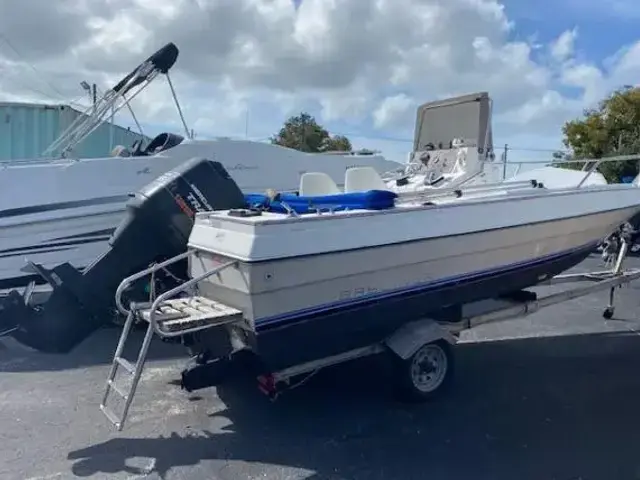 Bayliner Trophy 1910 Center Console