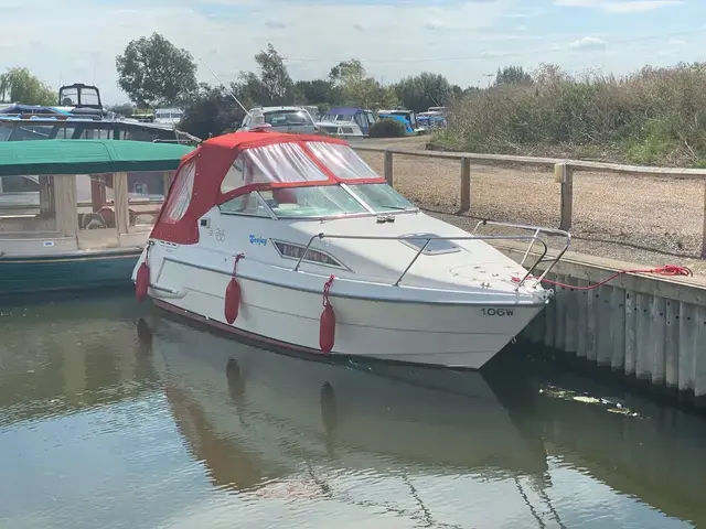 Sealine Senator 200