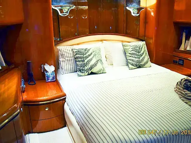 Elegance Yachts 76