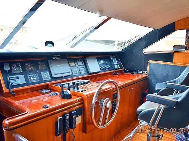 Elegance Yachts 76