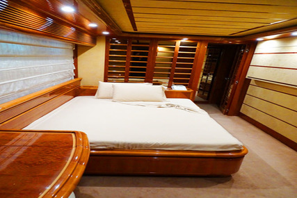 Ferretti Yachts Custom Line 94