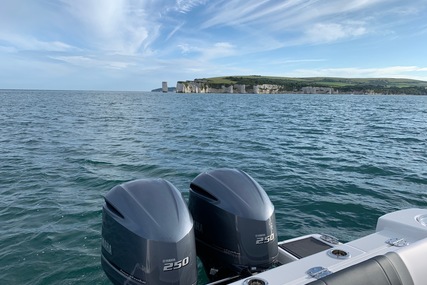 Robalo Centre console R272