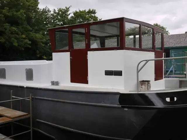 Peter Nicholls yachtbuilders Ltd FCN seagoing barge