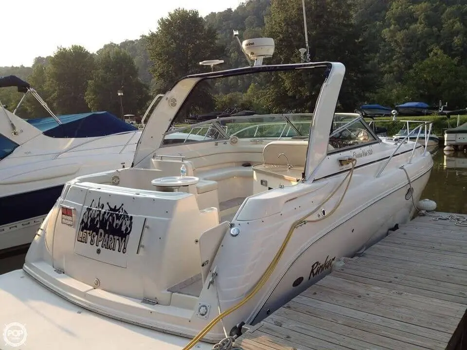 Rinker Fiesta Vee 320