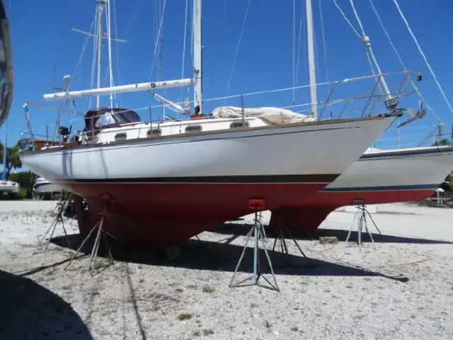 Cape Dory 33