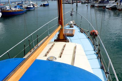 32ft HILLYARD Nine Tonner BERMUDIAN SLOOP