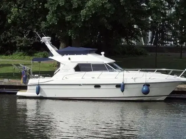 Riviera 925 Flybridge