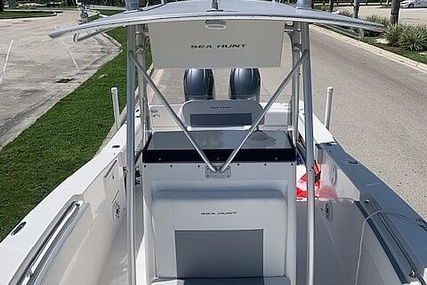 Sea Hunt Triton 260