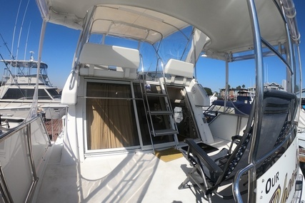 Carver 325 Aft Cabin