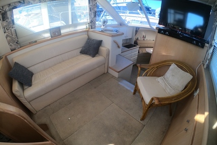 Carver 325 Aft Cabin