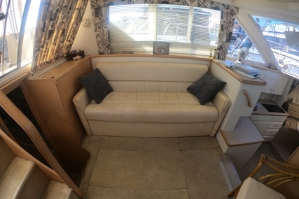 Carver 325 Aft Cabin