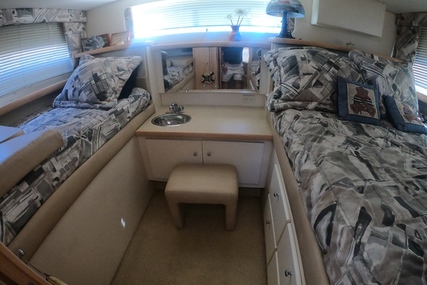 Carver 325 Aft Cabin