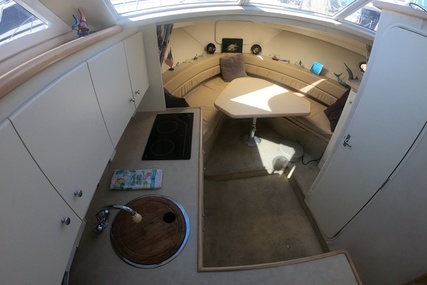 Carver 325 Aft Cabin