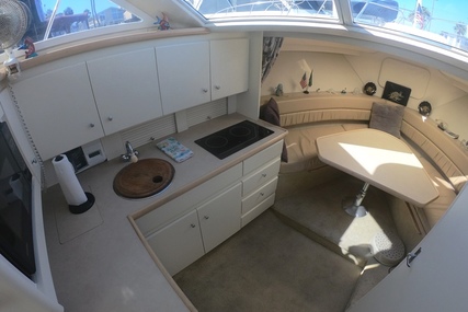 Carver 325 Aft Cabin