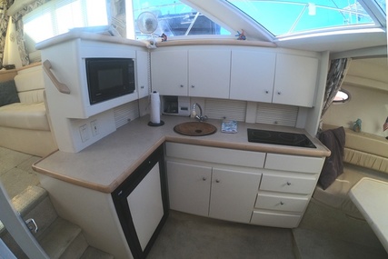 Carver 325 Aft Cabin