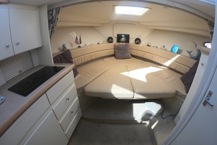 Carver 325 Aft Cabin