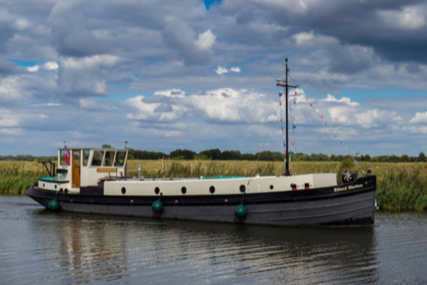 De Hoop Luxe Motor Dutch Barge