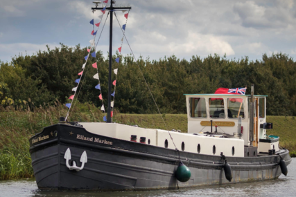 De Hoop Luxe Motor Dutch Barge