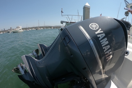 EVERGLADES BOAT 29 Center Console