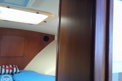 Hatteras 40 Dual Cabin Motor Yacht