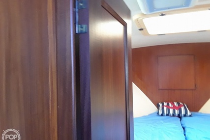 Hatteras 40 Dual Cabin Motor Yacht