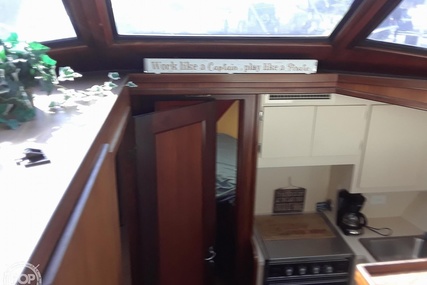 Hatteras 40 Dual Cabin Motor Yacht