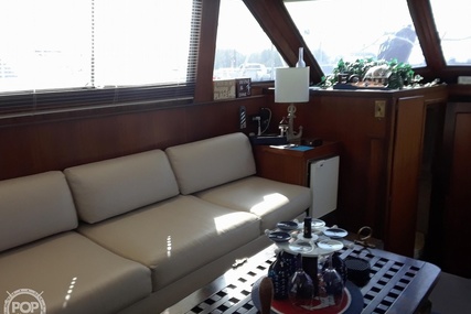 Hatteras 40 Dual Cabin Motor Yacht