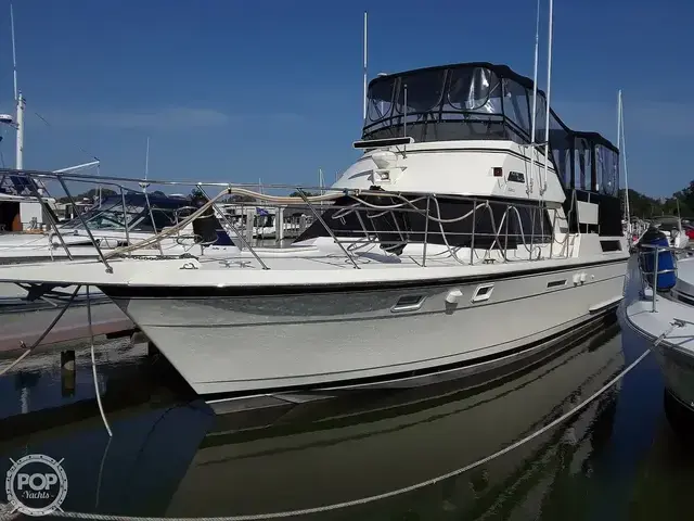 Hatteras 40 Dual Cabin Motor Yacht